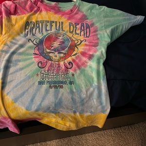 A Grateful Dead men’s medium tie-dye shirt